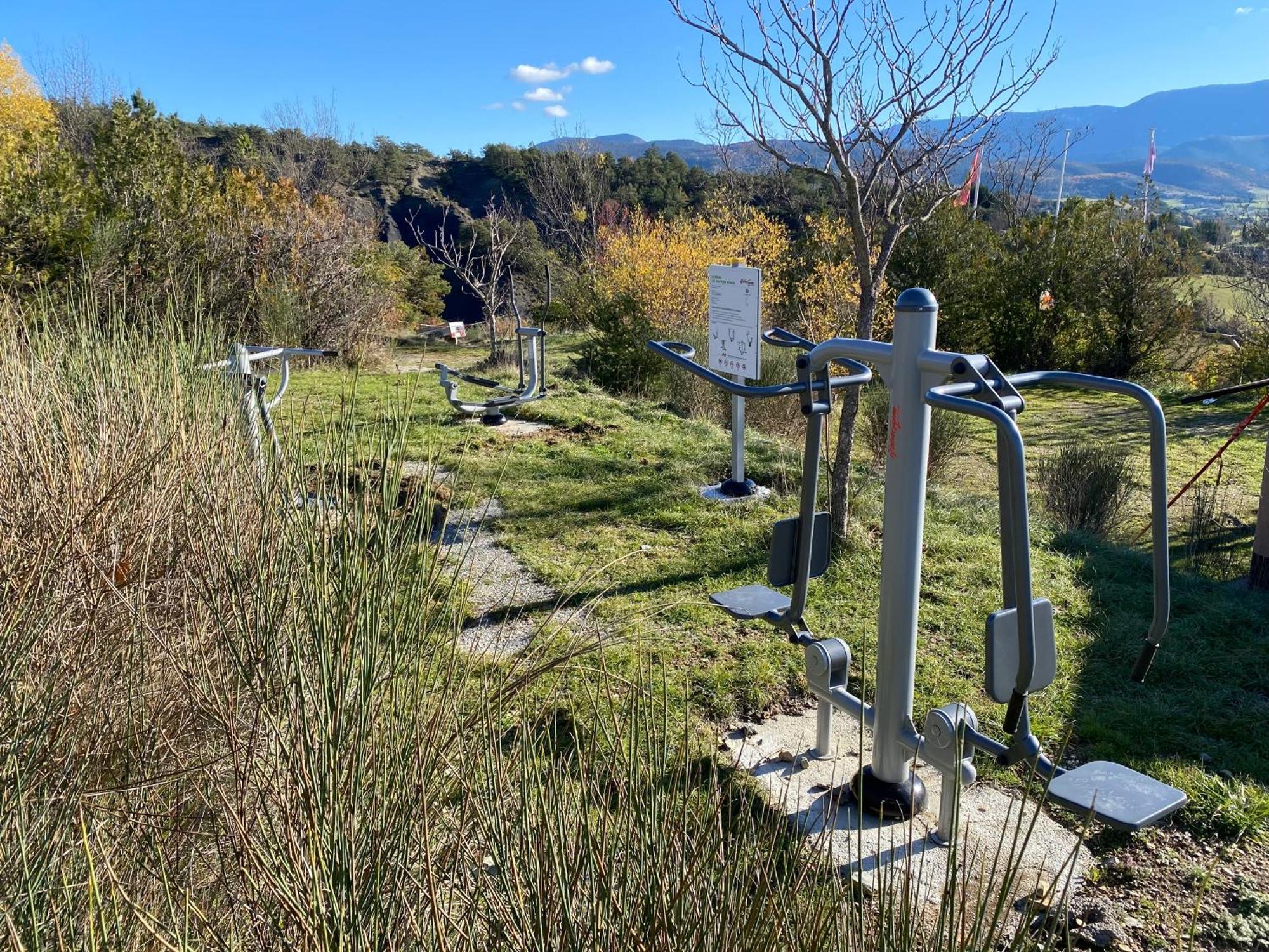 Camping Les Hauts De Rosans Exteriér fotografie